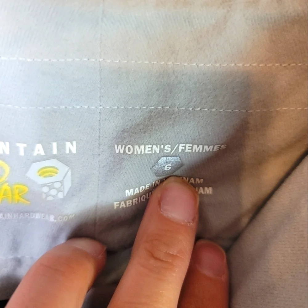MOUNTAIN HARDWEAR GRAY CAPRI HIKING PANTS, SZ 6